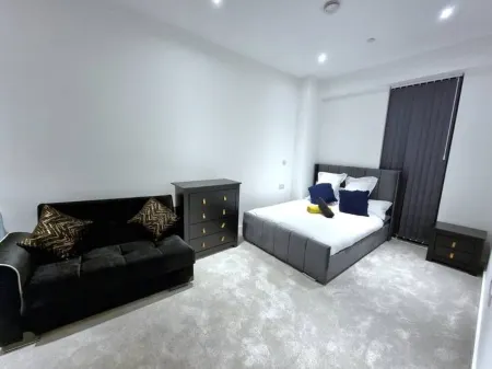 Millionaires Pad - 2 bedroom Service Apartment
