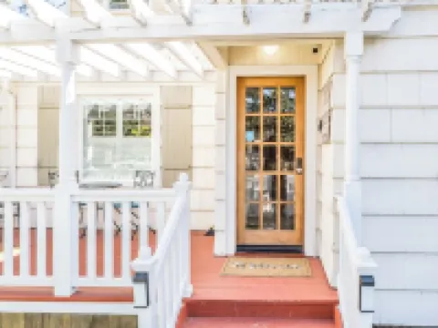 Minutes Walk to Downtown, Whychus Creek—-Bedroom, Cozy Cottage/Private Sauna. Hotels in Sisters