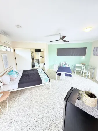 Emu Park Beach resort. Family Rooms for 3 guest.
