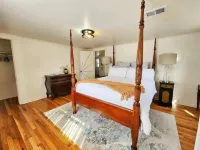 Chic, Spacious Pet Friendly Apt Near Attractions/Food/EWR/NYC Hotels in West Orange