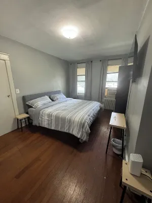 Charming  Trolley Square 1-bedroom apartment Отели в г. 