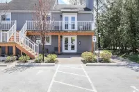 K's Cozy Condo -Mins. to Beach, Trails, Shops, Skiing. Walk to restaurants, bar.