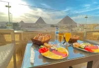King Suite with Balcony pyramids and sphinx view Hotell i Gamla Kairo