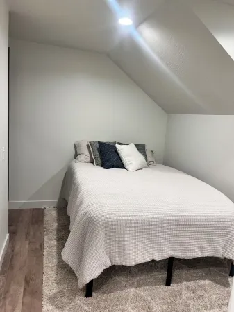 Charming 1-bedroom apartment with AC, WiFi in Draper - Skiing & Mountain Biking Отели рядом с достопримечательностью «Потейто Хилл Трейлхед»