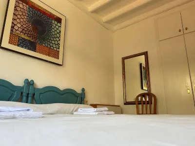 Preciosa Casa, con Enorme Piscina en Zona Tranquila y Familiar Hotel in zona El Monestir