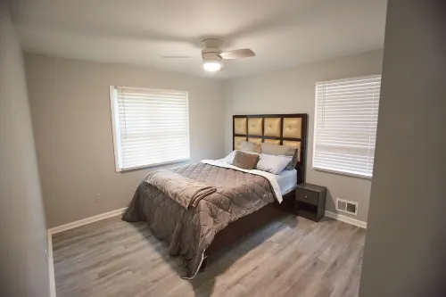 Decatur 3-BR Bliss: Modern Comfort