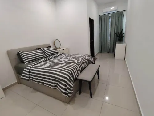 Spacious 4-bedroom house in cool Kluang, Johor with AC, WiFi, NETFLIX, autogate