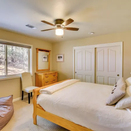 Hot Tub + Pool Table: Cabin Near Calaveras Park!