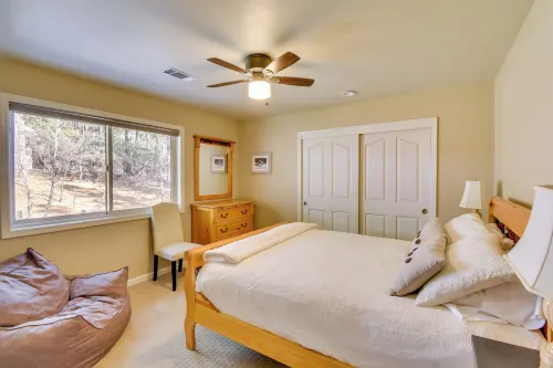 Hot Tub + Pool Table: Cabin Near Calaveras Park! - 4 tähden
