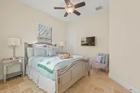 Luxe Home 1 mile to Vanderbilt Beach, Pool & Spa, Pet Friendly