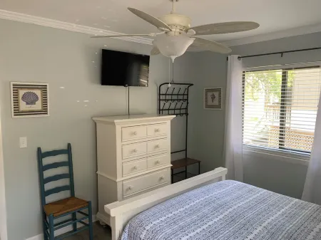 Relax and Unwind at this cozy 2-bedroom condo in Edisto Beach.