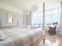 Luxury beach-front House with fantastic sea views in Woolacombe with parking Hotels in Woolacombe