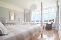 Luxury beach-front House with fantastic sea views in Woolacombe with parking