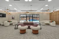 Latitude Apartments - bar