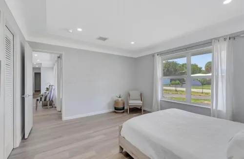 Quiet 3/3 Located Close to Beaches Downtown Boca Raton