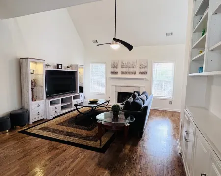 4 BR home quiet and peaceful Отели в г. Чембли