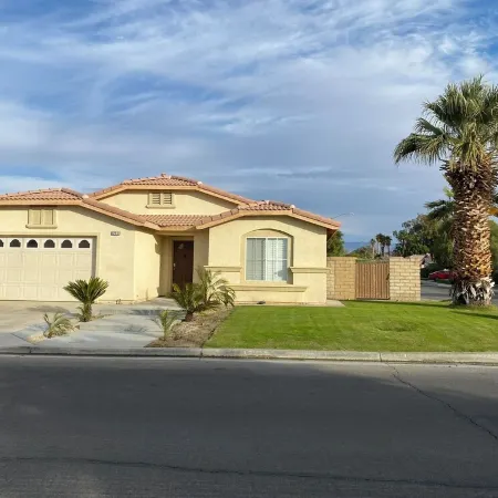 Walking distance to Stagecoach and Coachella Valley Music Festival.