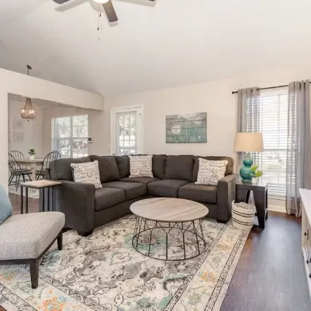 Heart of Pooler- Family friendly w/ garage parking