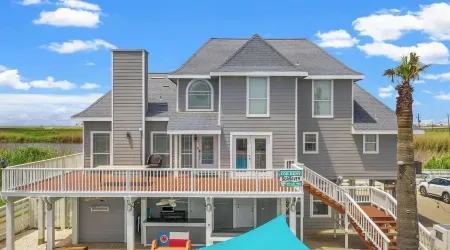 SeaHaven - private pool and with so many amazing views. Hot tub only