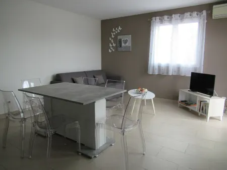 Apartment with view on pine forest and calm Отели в г. Аленйя