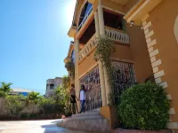 Cheerful 2-3 bedroom in Mandeville Manchester. Hotels in Mandeville