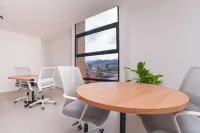 Metropolitan Living by HOUSY