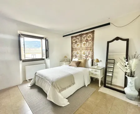 Medieval House in the Center of Montblanc Отели в г. Монблан