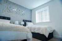 Cosy 3 Bedroom House Set In Manchester Free wifi & private parking Hotels in Leigh