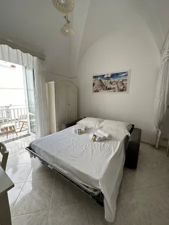 "casa Stella via Caracciolo"