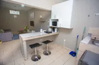 Charming Studio Oasis with Complimentary Parking in Matola Hotels in Matola