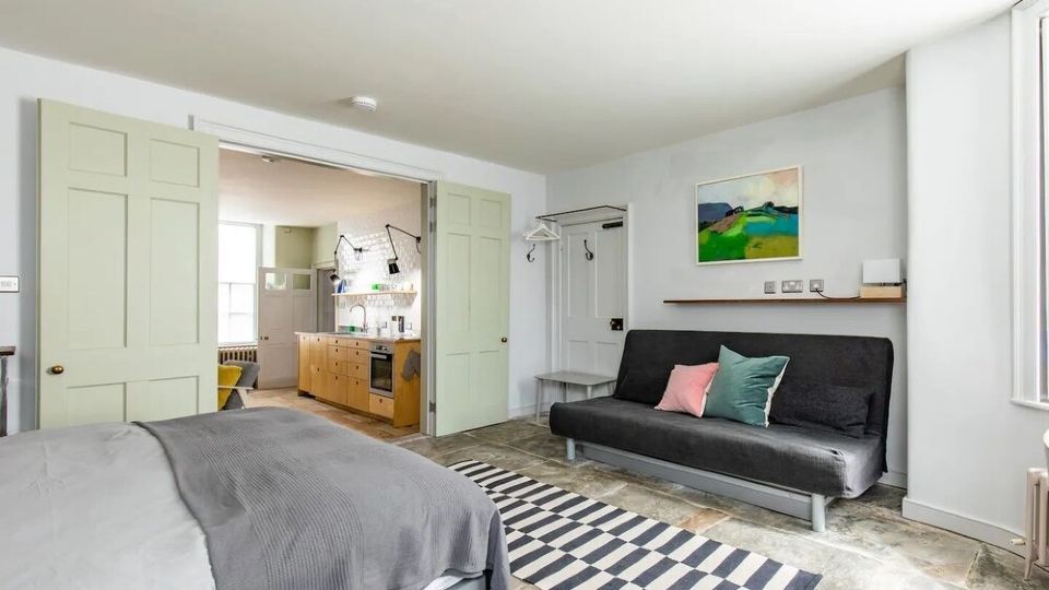 Luxury one bedroom apartment near centre of Bath