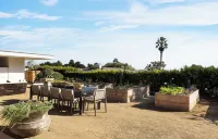 The Starlite House- California Cool Resort Living in Montecito