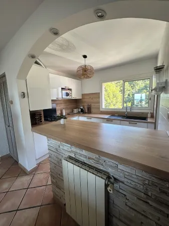 Superbe Appartement T3 Lumineux Отели рядом со станцией TOULON RAILWAY STATION