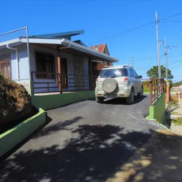 Casa Full Equipada. 100 MB de internet. Cerca de los atractivos de Monteverde.