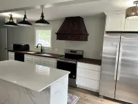 Charming 1-bedroom house in Chetek with WiFi, AC Hotels in Chetek