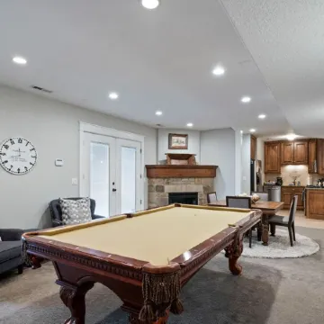 Spacious 2BR Basement Suite w/Hot Tub, Theater, Full Kitchen. Near UVU/BYU