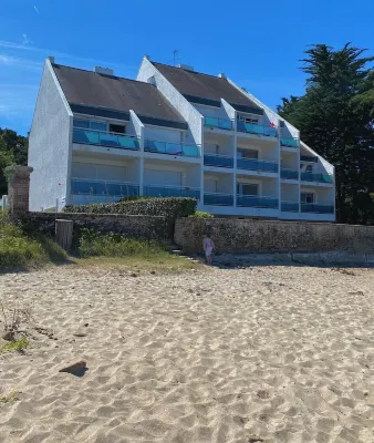 On the beach Hotels in Mesquer