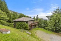 Breathtaking Mountain Views and Modern Comforts - Exquisite Getaway
