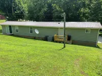 Rosey's Retreat Charming 2-bedroom Country Cottage in LaFollette, Tennessee WiFi
