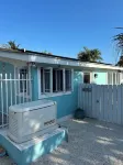 2-bedroom house in Nassau near downtown and the beach with Wi-Fi and AC  호텔
