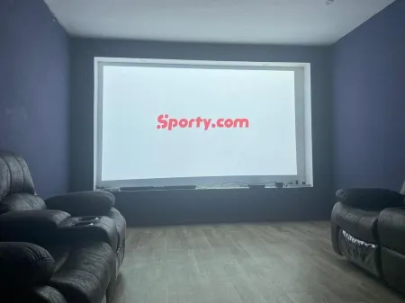 3 bedroom house with private swimming pool and movie theatre