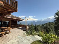 Chalet with panoramic view of Mont Blanc Hôtels à : Combloux
