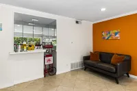 Near Disneyland: Splash-tastic Family Vacation!