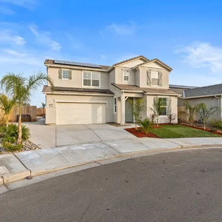 Luxury 3 bedroom House/ Designer