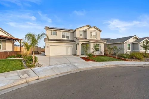Luxury 3 bedroom House/ Designer