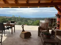 A village that preserves memory. A place to inhabit, not just to visit. 阿爾沃湖附近的飯店