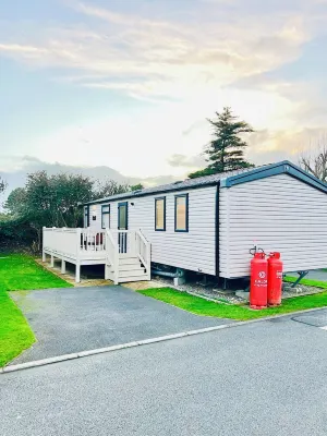 The Beach Retreat - Homely Beachside Caravan on  Park Hotels in Par