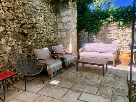 Beautiful renovated Village House with garden & private pool. Peaceful location Отели в г. Навасель