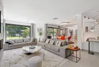 St-Tropez villa 5 Bedroom route des plages Hotels in Gassin