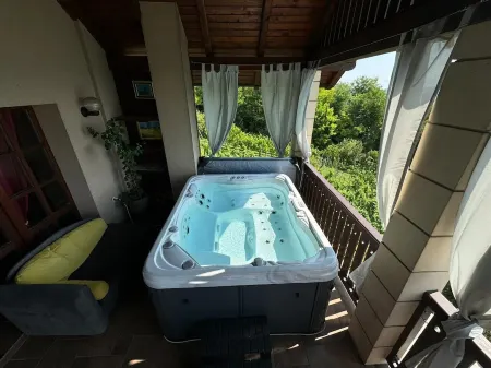 Relax With View – Panoramic Hideaway with Jacuzzi, Sauna & Absolute Calm